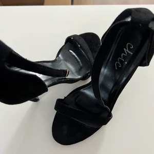 Svarta klackar  - Köpta ett par år sedan på Asos. Använda 1 gång.