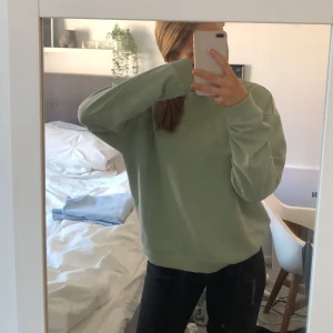 Söt sweatshirt MONKI - Söt sweatshirt från MONKI, kommer bara inte till användning längre💕köparen står för frakt!
