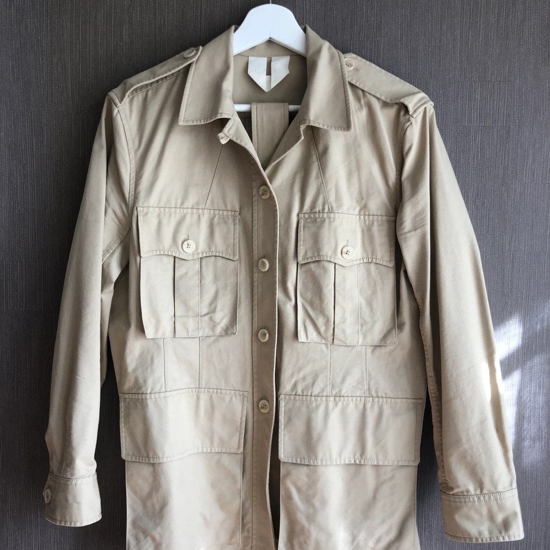 Beige vårjacka från Arket - 91