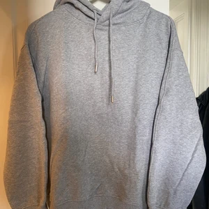 Arket Hoodie  - Grå hoodie från arket. Aldrig använd. 