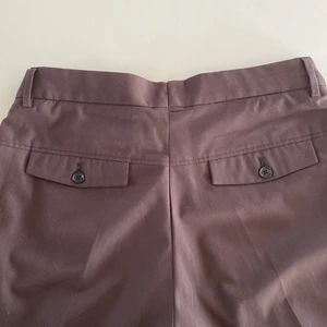 kostymbyxor  - supeeeerfina kostymbyxor i brunt! ascoola bakfickor! lite osäker på om jag vill sälja men skriv privat vid intresse!💕 Står ingen storlek men skulle vilja säga S