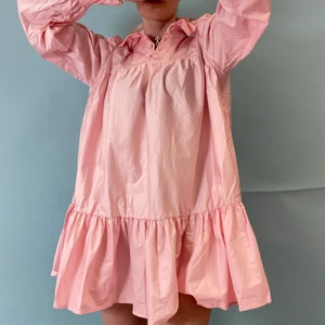 AVAVAV klänning  - Gamla AVAVAV. Rosa cotton elastan mix. Lyxig feel i tyget