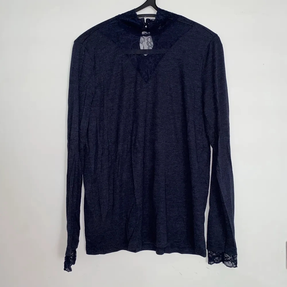 NEW and never worn long sleeve from ONLY with nice applications around neck and on the sleeve-end Size: M New price: 279:- SEK. Skjortor.