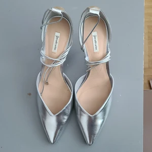 Stradivarius pointy toes - Nya skor, det är slutsåld på hemsida. Det är bekvämt och passar bra för festen