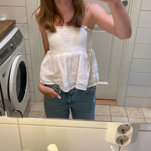 Topp från Gina  - En söt topp från Gina som passar xxs-xs! Använd 2 gånger och banden går att ta av så man kan ha den som kjol. 