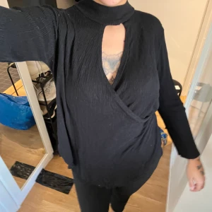 Polo mer utskärning, M - Köpt i Spanien, storlek M.