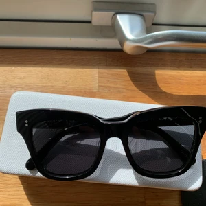 Chimi 07  - Säljer mina fina chimi solglasögon 07 för 360kr, köpt för 1100kr. Fint skick! Du får med den vita fodralet. Kan mötas upp i Skåne, eller skicka Spårbar frakt  