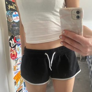 Svarta mys shorts  - Jättesköna mys shorts från h&m💕 Använt en del men i bra skick!