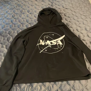 Nasa tröja  - Svart nasa tröja 