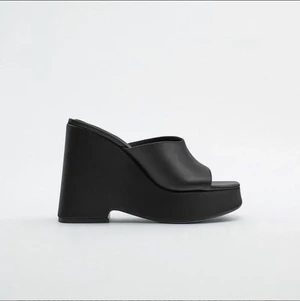 Sandaler med kilklack - Jag säljer mina snygga skor från Zara i strl 39. Skorna är aldrig använda. Finns ute i butik. Nypris 399kr.