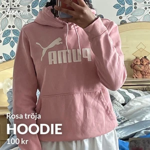 Hoodie - Är lite använd men fortfarande i bra skick och i storlek XS😇