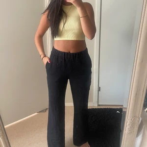 Byxa - As skön & chill byxa ifrån H&M med fickor, använda fåtal ggr🌸