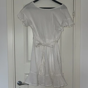 Klänning - Klänning i bomull, från Nelly. Använd en gång.