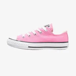 Super gulliga rosa converse💕 säljer pga att dom är för små🤍 pris kan diskuteras vid snabb affär❤️😋