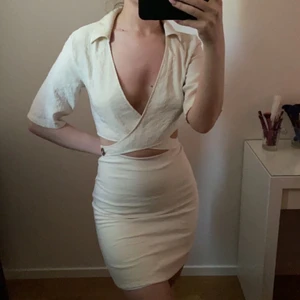 Klänning från GinaTricot - Tyvärr kommer den inte till användning längre, annars är det en super fin klänning perfekt nu till sommaren😊