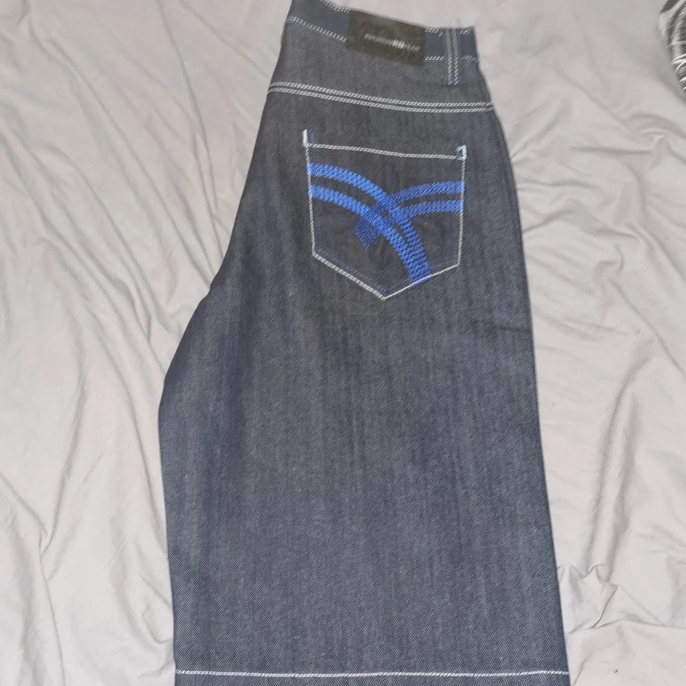 Säljer mina premium RB baggy shorts eftersom dom var för stora. Det står att det är 26 fast dom är väldigt baggy. Shorts.