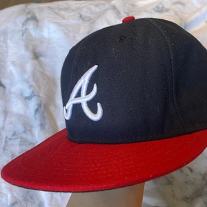 59 fifty keps - Säljer min 59 fifty keps då den var för stor och använder aldrig använd några gånger 