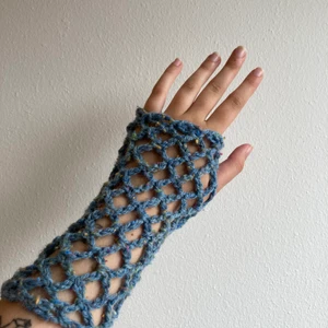 Virkade mesh handskar  - Egengjorda mesh handskar av återbrukat garn. One size.