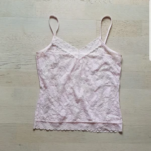Spetslinne xs/s -  Sött vintage spetslinne passar stl xs/s, nyskick!💖Bud:50 kr💖 frakt 24 kr! 3 för 2 på min sida 