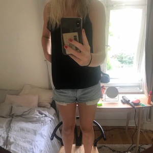 Levis shorts - Supersnygga Levis jeansshorts! Älskar dom men har flera likadana så säljer ett par! Bra kvalité! Kontakta mig för mer info!🤠🤠