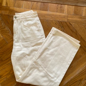 Jeans storlek s  - Oanvända off white jeans storlek s