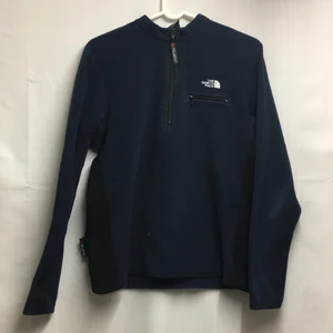 The north face fleece - En mörkblå fleece från the north face, snygg men lite nopprig och urtvättad. (Obs frakt ingår ej i prisetk) 
