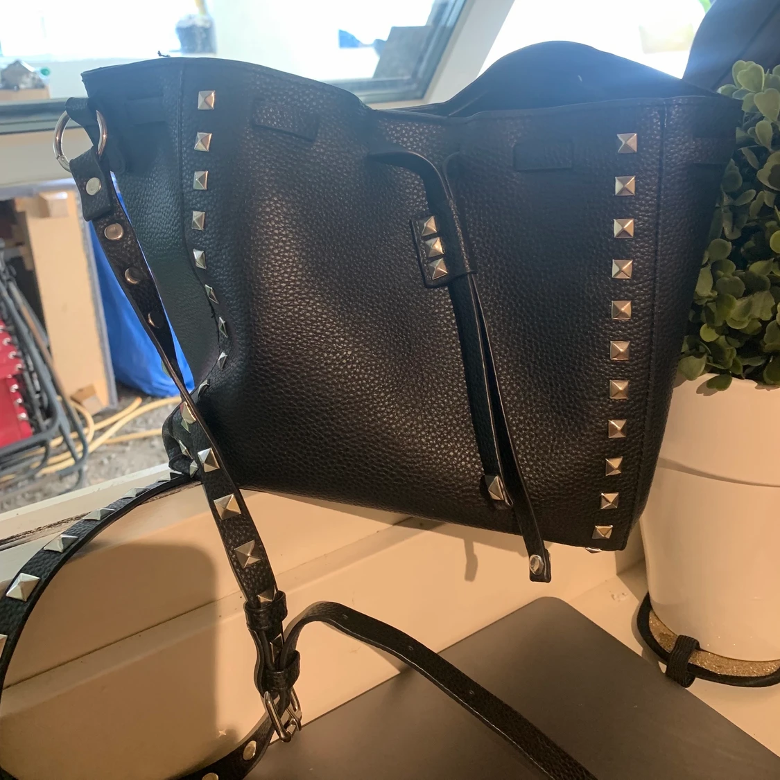 Väska med nitar - 90