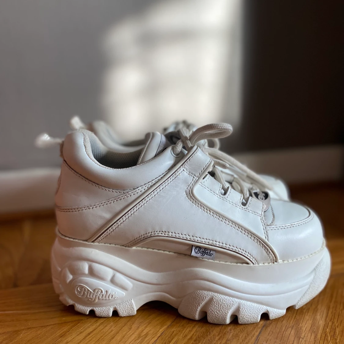 VitaBuffalo London, Noumera strl 37