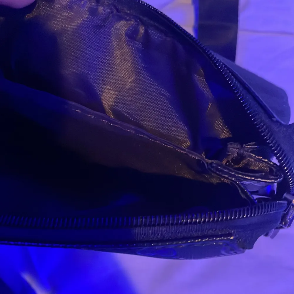 Gucci axelrems väska . Knappt använd  (Fake). Väskor.