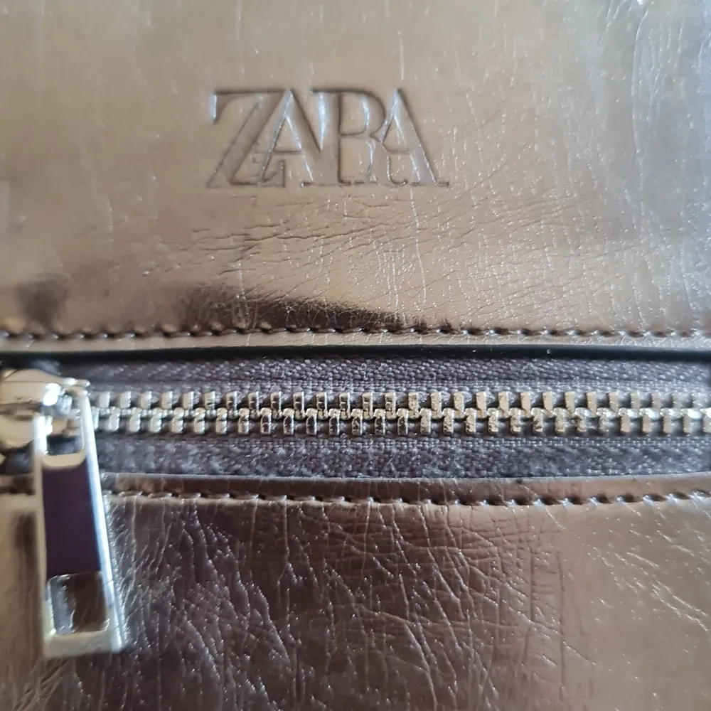 Zara plånbok helt ny. Väskor.