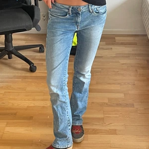 Pepe jeans - Snygga jeans från Pepe jeans som sitter perfekt. Jag är 172 cm lång 😊 nypris 800 kr