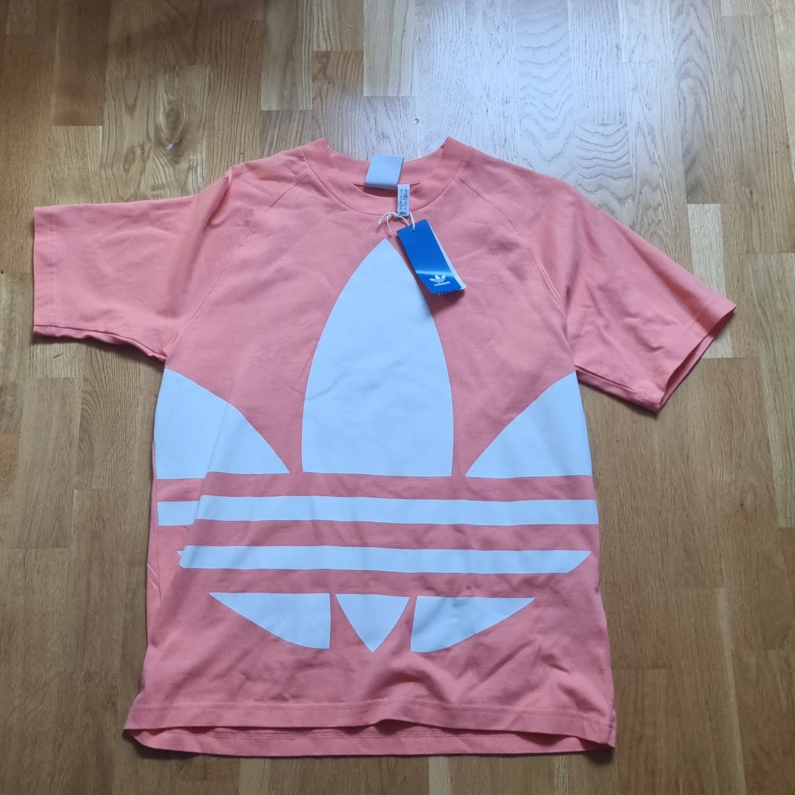 Rosa Adidas Tshirt