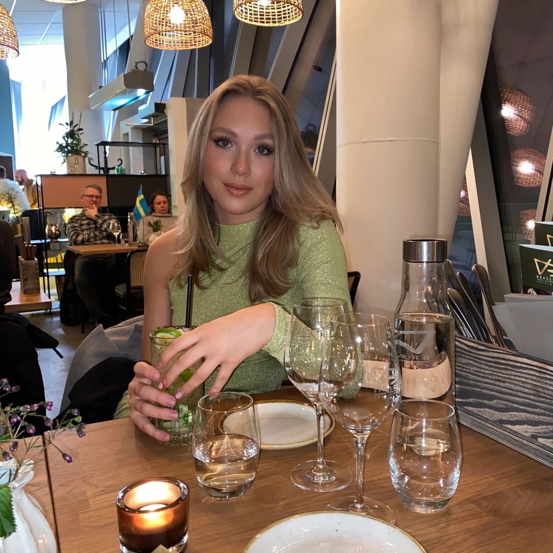 Grön klänning från pullandbear  - 91