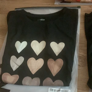 3 Stycke tröjor från Shein alla är storlek l - Shein plagg som jag har köpt nyligen och är ny skick storlek L 