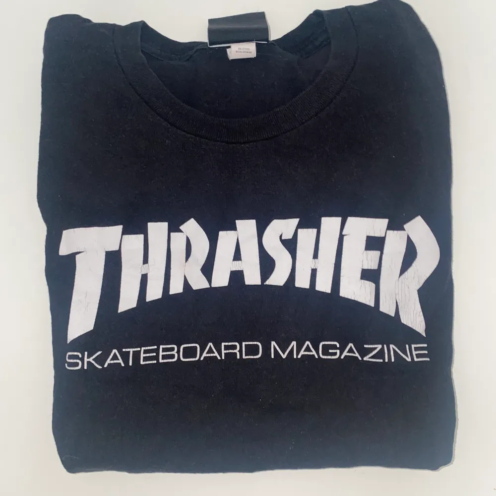Vintage Thrasher Tshirt. Good condition but print is a bit old. Dm for price or more pics. Meetup in Stockholm available 👍. . Skjortor.