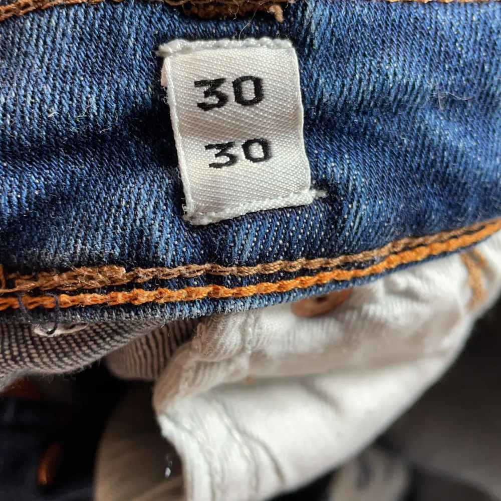 Fina jeans i lätt använt skick. Tror de är köpta för 800 - 900kr  . Jeans & Byxor.