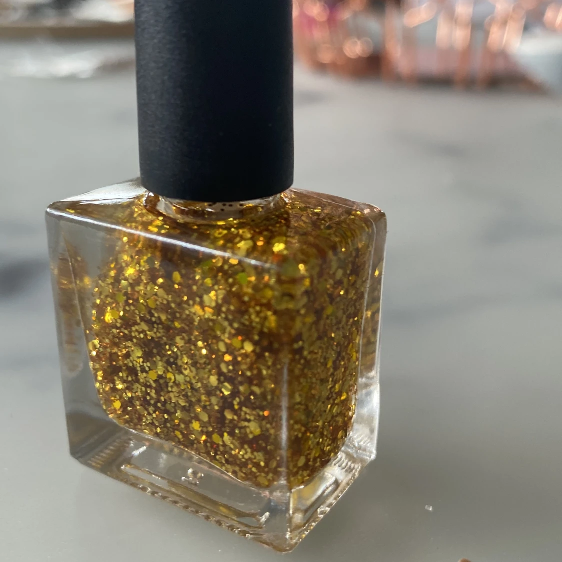 Guld nagellack - 90