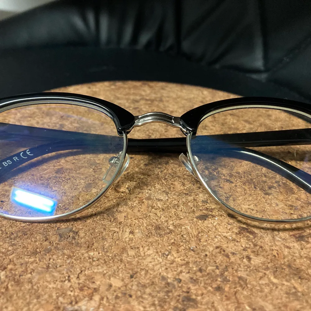 Fina clear glasögon som jag har använt några gånger. Passar till alla. Accessoarer.