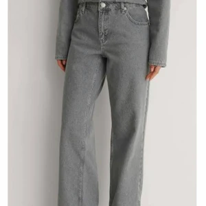 ❗️Gråa lowwaist byxor från Nakd❗️ - 💕Säljer dessa jeans då jag inte använder de längre. Jeansen är i storlek 36💕