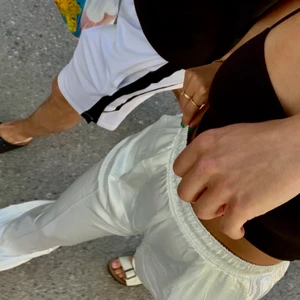 Bershka satinbyxor - Säljer mina knappt använda bershka satinbyxor. Stl S, långa. Frakt tillkommer. 