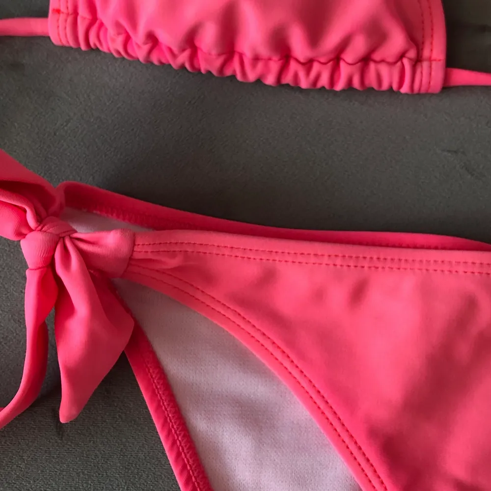 Jättefin rosa bikini sett 💗 Jag köpte den för två år sen och använde den den sommaren ungefär 5 gånger och sedan dess har den bara legat i garderåben . Övrigt.