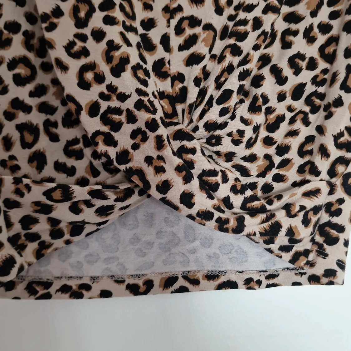 Leopardmönstrad croptop - 90