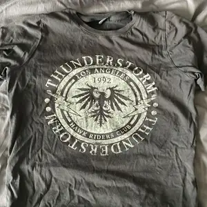 Svart t-shirt från ginatricot 