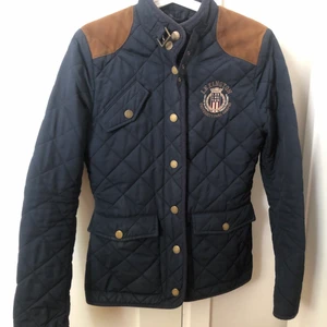 Quiltad jacka Lexington  - Blå jacka från Lexington. Använd men i fint skick. Storlek S 