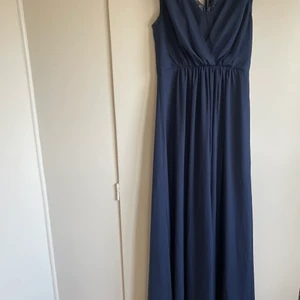 By Malina - maxiklänning stl M  - Långklänning med öppen rygg, använd en gång, som ny.