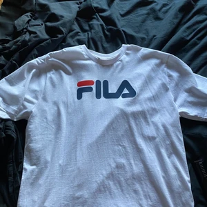 Oversized Fila T- shirt - Oanvänd T-shirt, köpare står för frakt!