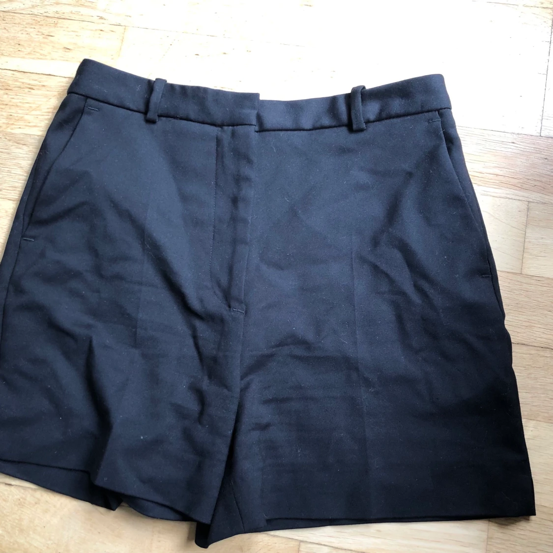 Svarta kostymshorts - 90