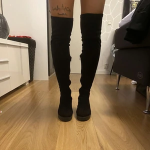 Overknees  - Knappt använda overknees