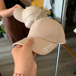 Keps - Ljus rosa/ beigh keps fråg aimn, använd en gång. 