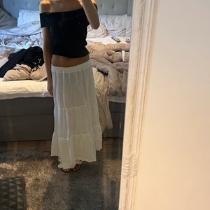 Långkjol  - Så fin vit långkjol 